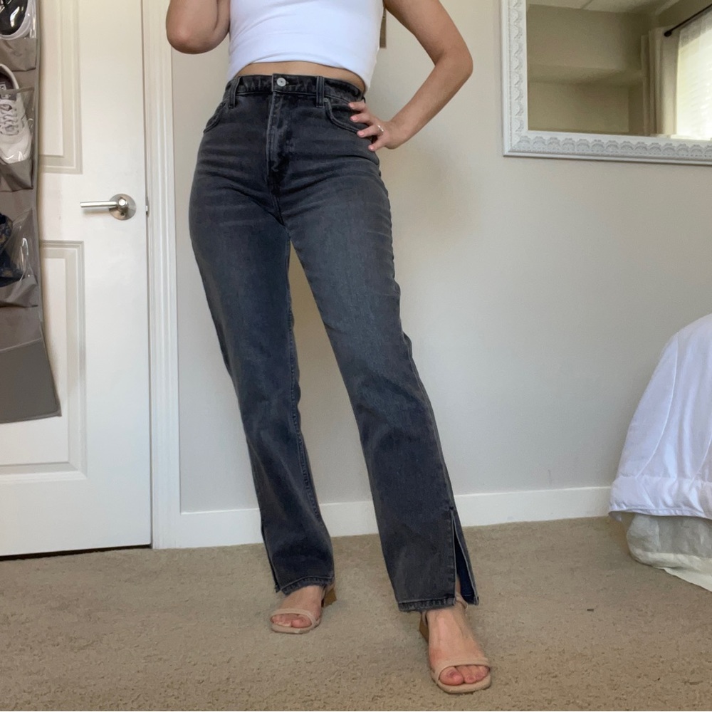 Abercrombie CURVE LOVE 90s Ultra High Rise Straight Jeans — Black Wash w/ slits